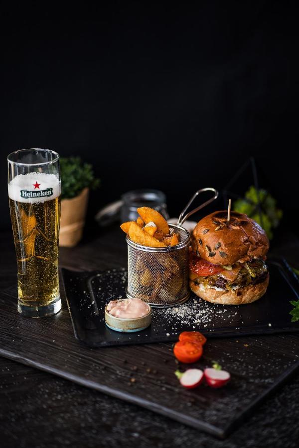 Hotel Grandis Apulum Mioveni 外观 照片