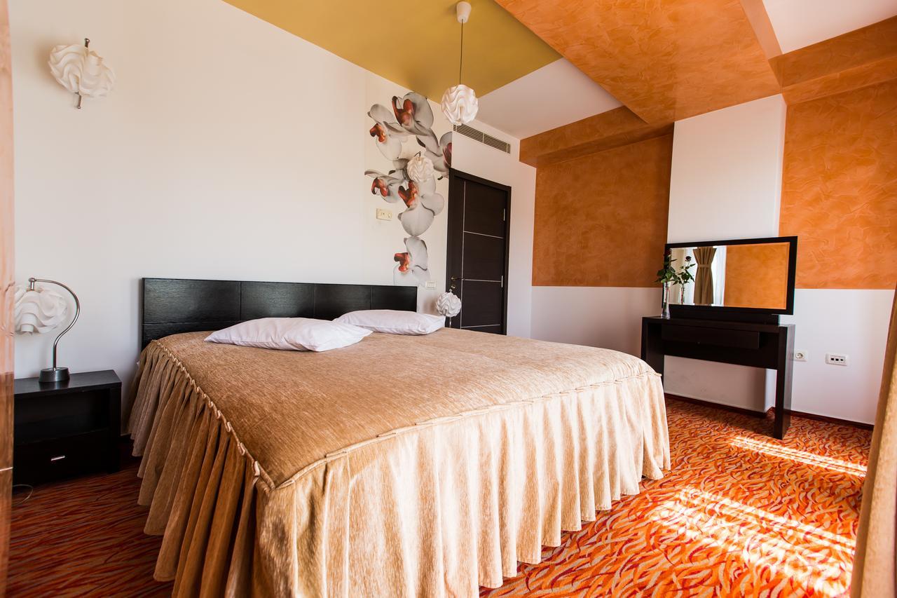 Hotel Grandis Apulum Mioveni 外观 照片