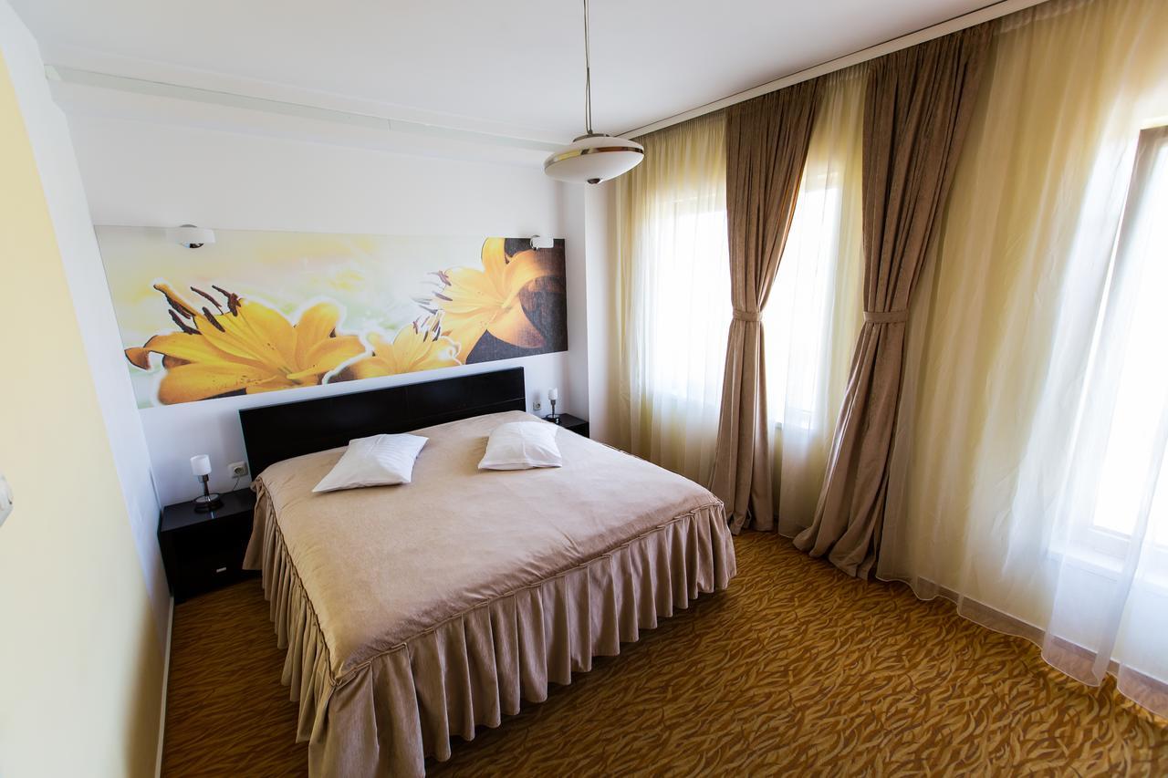 Hotel Grandis Apulum Mioveni 外观 照片